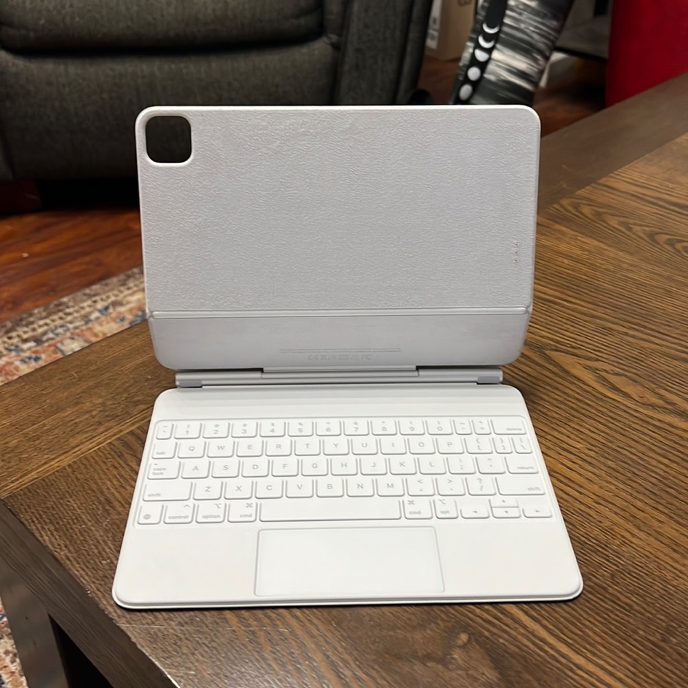 White iPad Pro 11” Magic Keyboard